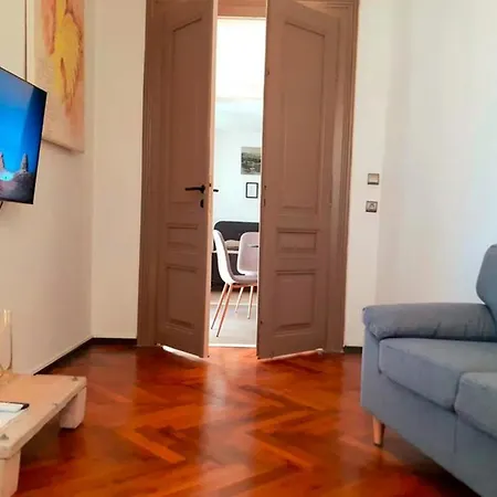 Apartment Central With Free Parking *
